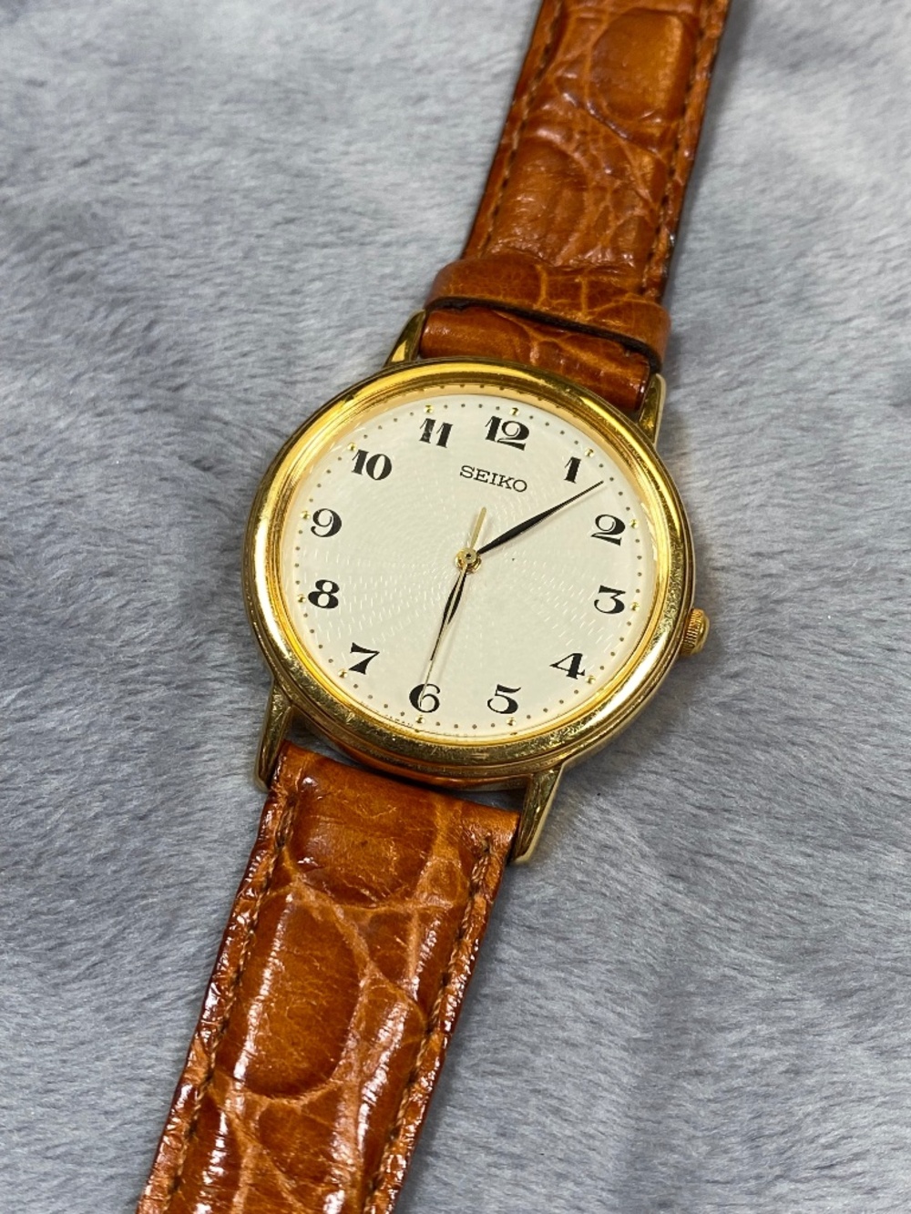Seiko Beautiful Water Resistant Watch - V701-2A49